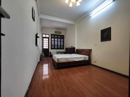 Cho thuê nhà nguyên căn phố Hoàng Cầu, Đống Đa, mặt ngõ ô tô tránh, nhà đẹp ở luôn