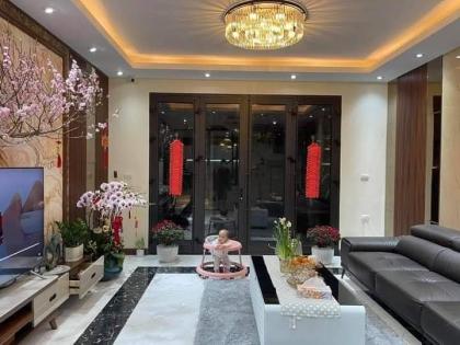 Bán nhà Lê Văn Hiến, 50m2, phân lô, ô tô, nội thất chủ tặng,  7,85 tỷ.