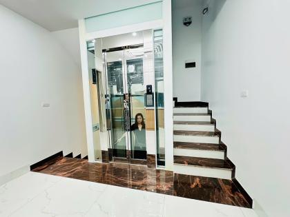 Bán nhà Hoàng Quốc Việt, DT 60m x 6 tầng, mặt tiền 5m, giá 25.5 tỷ. ( có thương lượng)