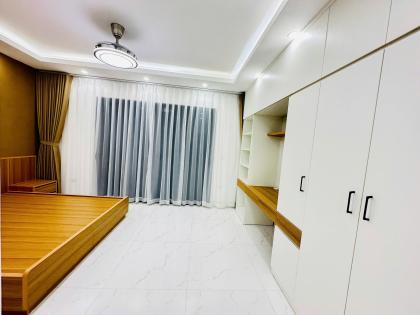 Bán nhà Hoàng Quốc Việt, DT 60m x 6 tầng, mặt tiền 5m, giá 25.5 tỷ. ( có thương lượng)