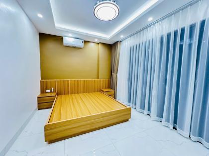 Bán nhà Hoàng Quốc Việt, DT 60m x 6 tầng, mặt tiền 5m, giá 25.5 tỷ. ( có thương lượng)