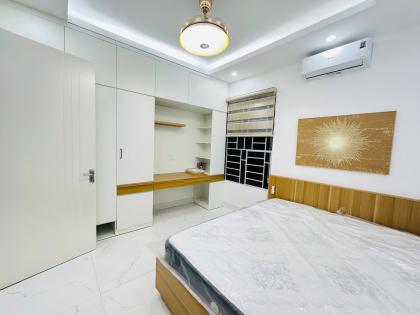 Bán nhà Hoàng Quốc Việt, DT 60m x 6 tầng, mặt tiền 5m, giá 25.5 tỷ. ( có thương lượng)