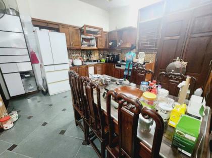 Bán nhà Trung Kính, Diện tích 53/60 x 4 tầng, mặt tiền 5,7m, giá 7,1 tỷ. ( có thương lương)