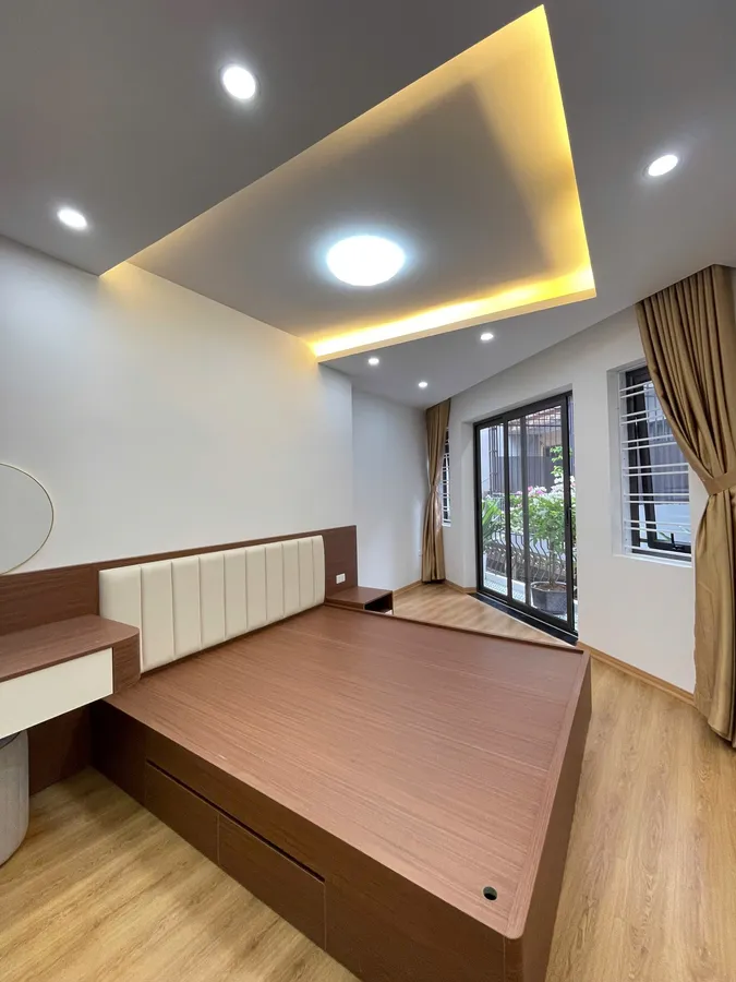 Bán gấp trong tháng Nhà phố Chùa Láng 50M x 4 Tầng, 12 Tỷ.
