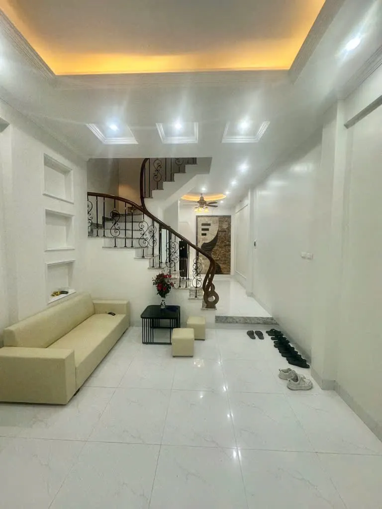 Trung tâm Đống Đa, Pháo Đài Láng, LÔ GÓC, Thang máy 40M x 6Tầng, 10,5 tỷ. Lh: 0845369333