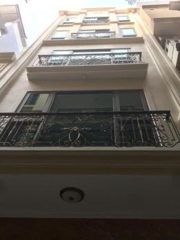 Bán nhà Lê Văn Hiến, 50m2, phân lô, ô tô, nội thất chủ tặng,  7,85 tỷ.