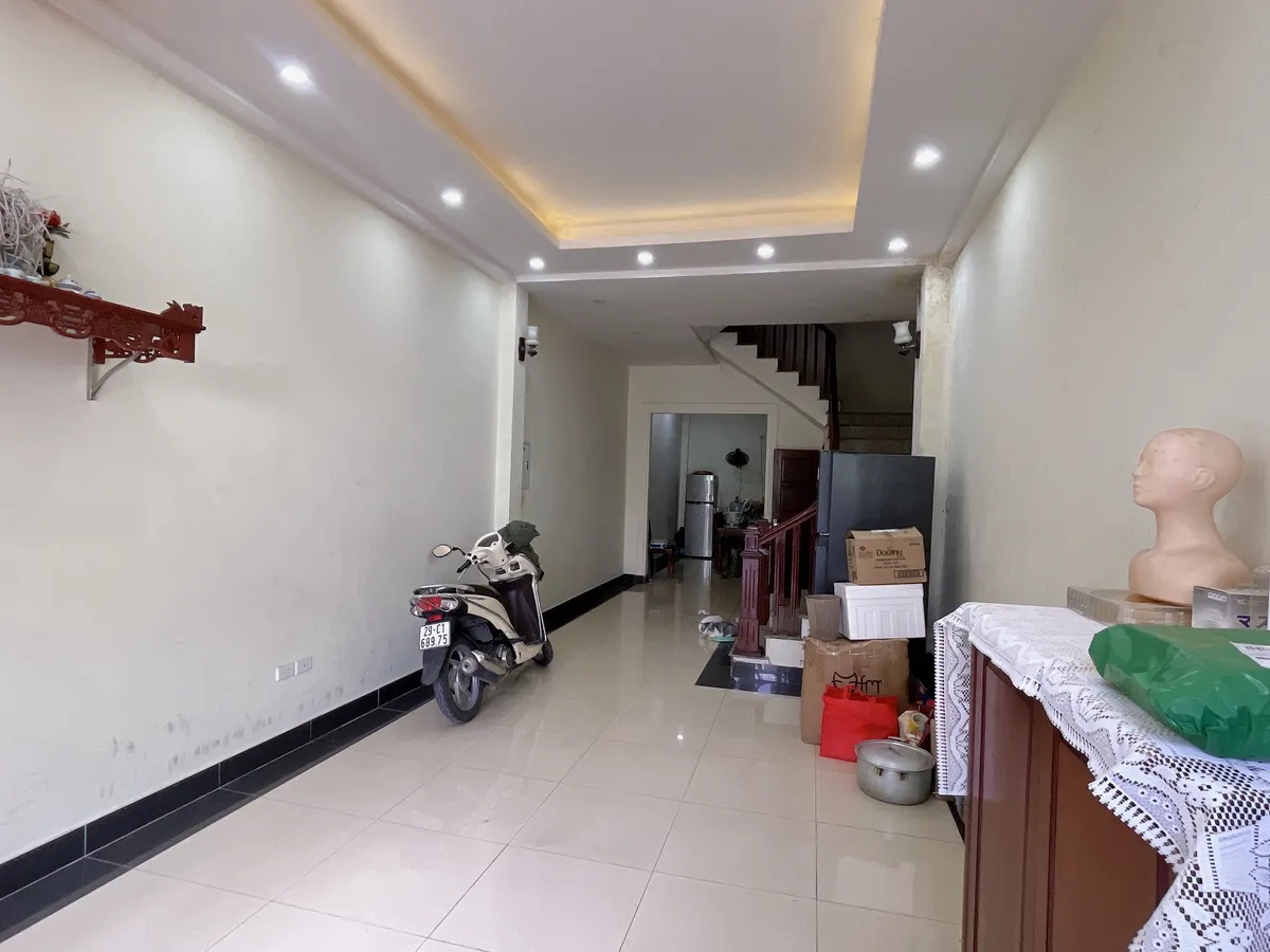 Sang nước ngoài định cư bán gấp Nhà phố Chùa Láng 54M x 5 Tầng, 12,5 tỷ. Lh: 0845369333