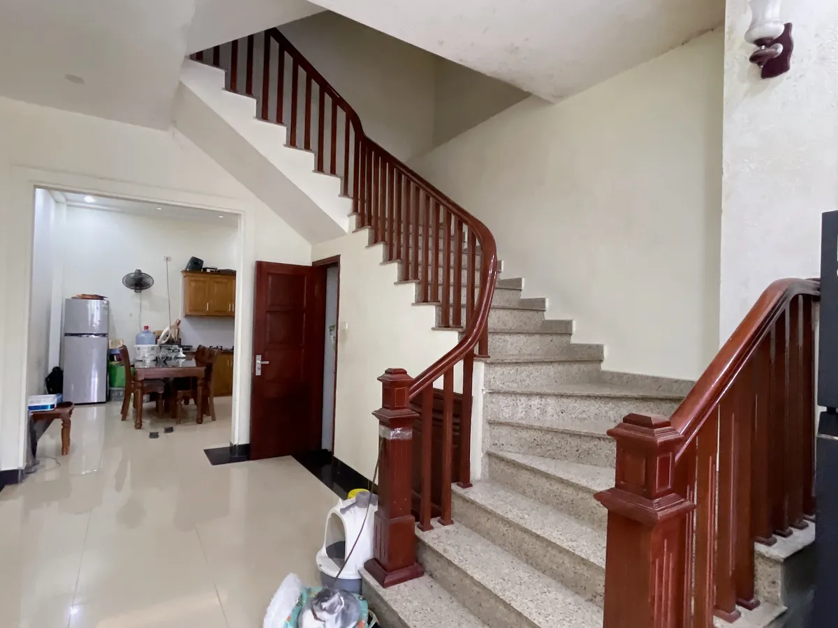 Sang nước ngoài định cư bán gấp Nhà phố Chùa Láng 54M x 5 Tầng, 12,5 tỷ. Lh: 0845369333