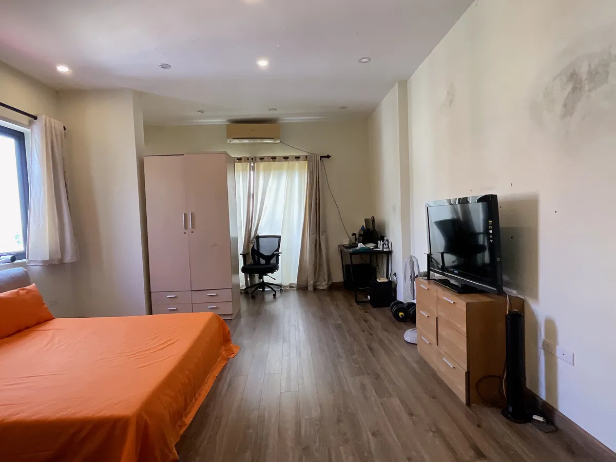 Sang nước ngoài định cư bán gấp Nhà phố Chùa Láng 54M x 5 Tầng, 12,5 tỷ. Lh: 0845369333