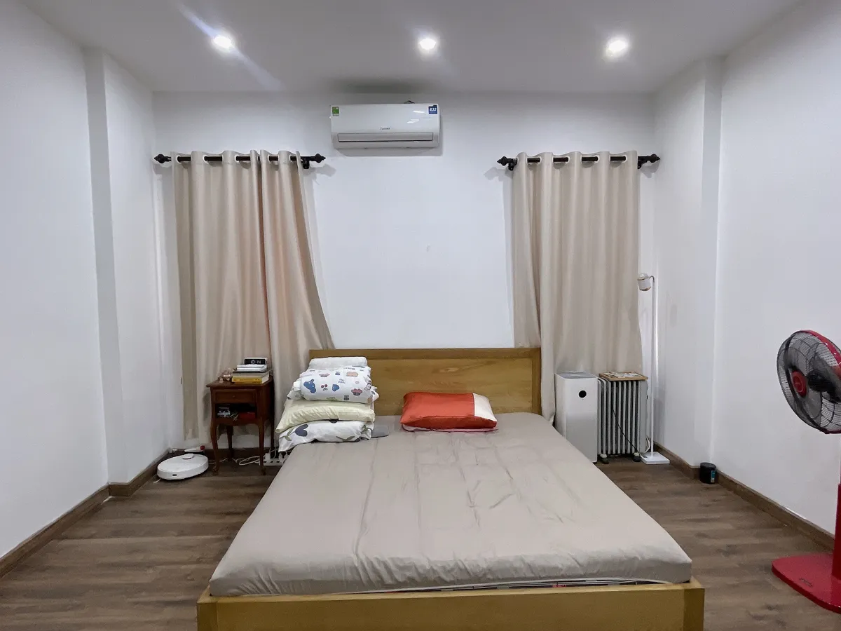 Sang nước ngoài định cư bán gấp Nhà phố Chùa Láng 54M x 5 Tầng, 12,5 tỷ. Lh: 0845369333