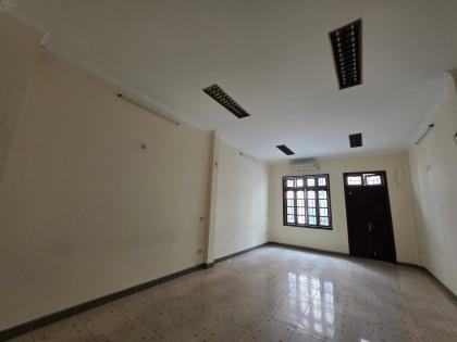 Bán nhà ngõ 193 Trung Kính, diện tích 105m2 x 6 tầng,mặt tiền 4.7m, giá 33.Tỷ.