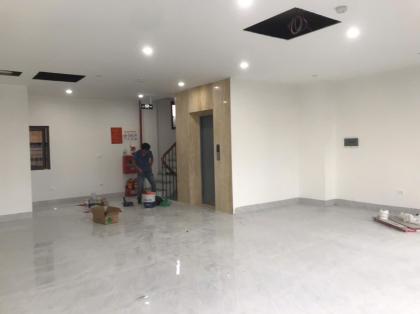 Cho thuê tòa mặt phố Trần Vỹ Cầu Giấy 70m x 7 tầng thang máy 70tr 0903409888