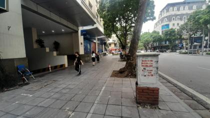 Bán Nhà Hai Mặt Phố Quận Hoàn Kiếm 686m2-11T MT30m Lô Góc Sổ Hoàn Công 840 Tỷ Bà Triệu.