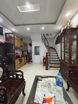 BÁN NHÀ 31m 5 T – NGÕ NÔNG  BỒ ĐỀ, LONG BIÊN Giá 6,5ty oto KD