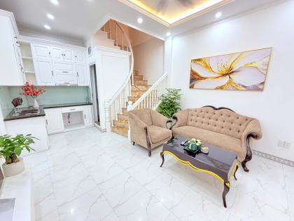 Bán nhà Văn Chương, Đống Đa, nhà đẹp full nội thất, gần hồ