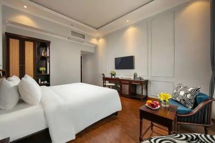 Bán Nhà Mặt Phố Quận Cầu Giấy 300m2-10T MT10m Vỉa Hè Lô Góc 3 Thoáng 190 Tỷ Dịch Vọng Hậu.