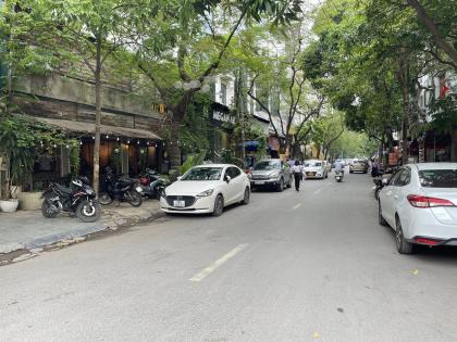 Bán Nhà Mặt Phố Quận Cầu Giấy 300m2-10T MT10m Vỉa Hè Lô Góc 3 Thoáng 190 Tỷ Dịch Vọng Hậu.