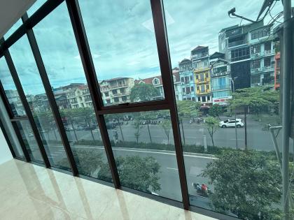 Bán Nhà Mặt Phố Quận Ba Đình 166m2-6T 2MT6m Vỉa Hè 3 THOÁNG 121 Tỷ Đào Tấn.