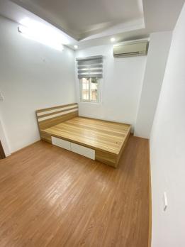 Bán căn hộ chung cư đường Hoàng Đạo Thành, Thanh Xuân, nhà đẹp full nội thất, gara ô tô, thang máy
