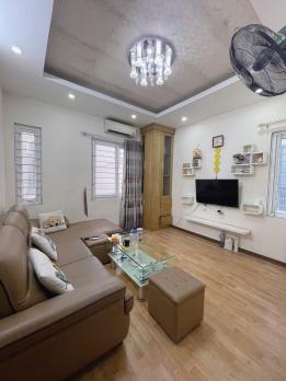 Bán nhà Tôn Thất Tùng, 36m2 x 5 tầng, gần phố, 8.8 tỷ