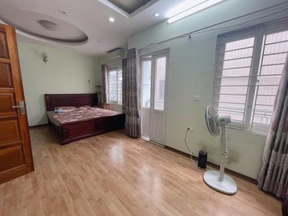 Bán nhà Tôn Thất Tùng, 36m2 x 5 tầng, gần phố, 8.8 tỷ