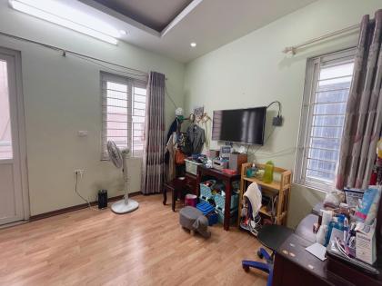 Bán nhà Tôn Thất Tùng, 36m2 x 5 tầng, gần phố, 8.8 tỷ