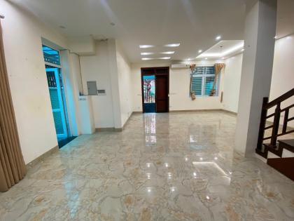 Cho thuê Biệt thự Nguyễn Văn Lộc 130m x 3 tầng thông sàn 35 triệu 0903409888