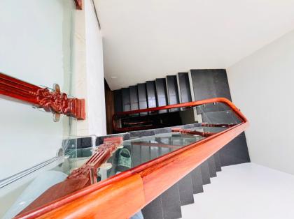 Bán nhà Nguyễn Trãi ô tô vào nhà dt 78m 5 tầng mặt tiền 4m giá 11,5 tỷ