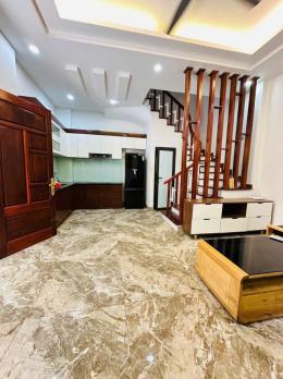 Bán nhà Nguyễn Sơn Long Biên, nhỉnh 8 tỷ, 5 tầng, lô góc, vài bước ra đường ô tô tránh