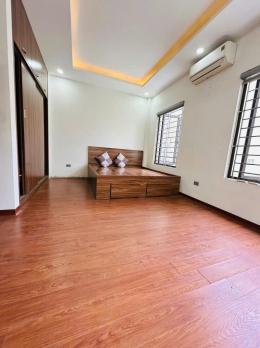 Bán nhà Nguyễn Sơn Long Biên, nhỉnh 8 tỷ, 5 tầng, lô góc, vài bước ra đường ô tô tránh