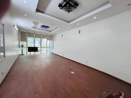 SIÊU VIP, CỰC HIẾM - Bán nhà MP Lạc Long Quân 120m, 8 TầngThang máy, MT 5m 78.9 Tỷ