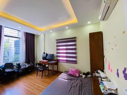 Bán nhà riêng đường Âu Cơ, Tây Hồ, diện tích rộng, nhà đẹp sân vườn, ô tô vào nhà, 10m mặt phố