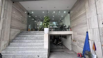 Bán Nhà Mặt Phố 180m2-6T MT7,8m Vỉa Hè 2 THOÁNG Quận Tây Hồ 63,8 Tỷ Lạc Long Quân.