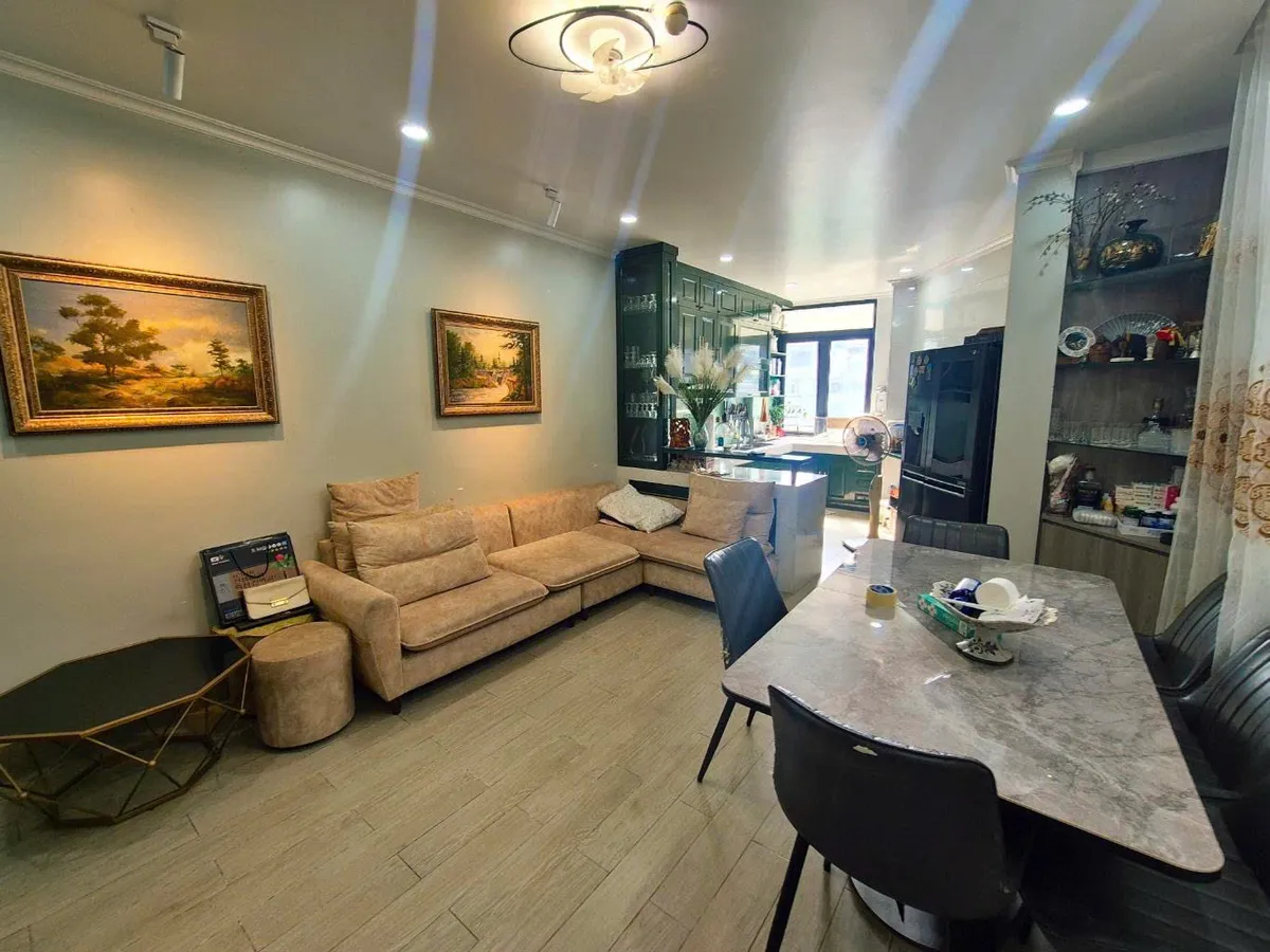 Bán nhà Tây Sơn - Đống Đa vừa ở vừa cho thuê, DT 38m2, MT 8.5m2, giá 18 tỷ.