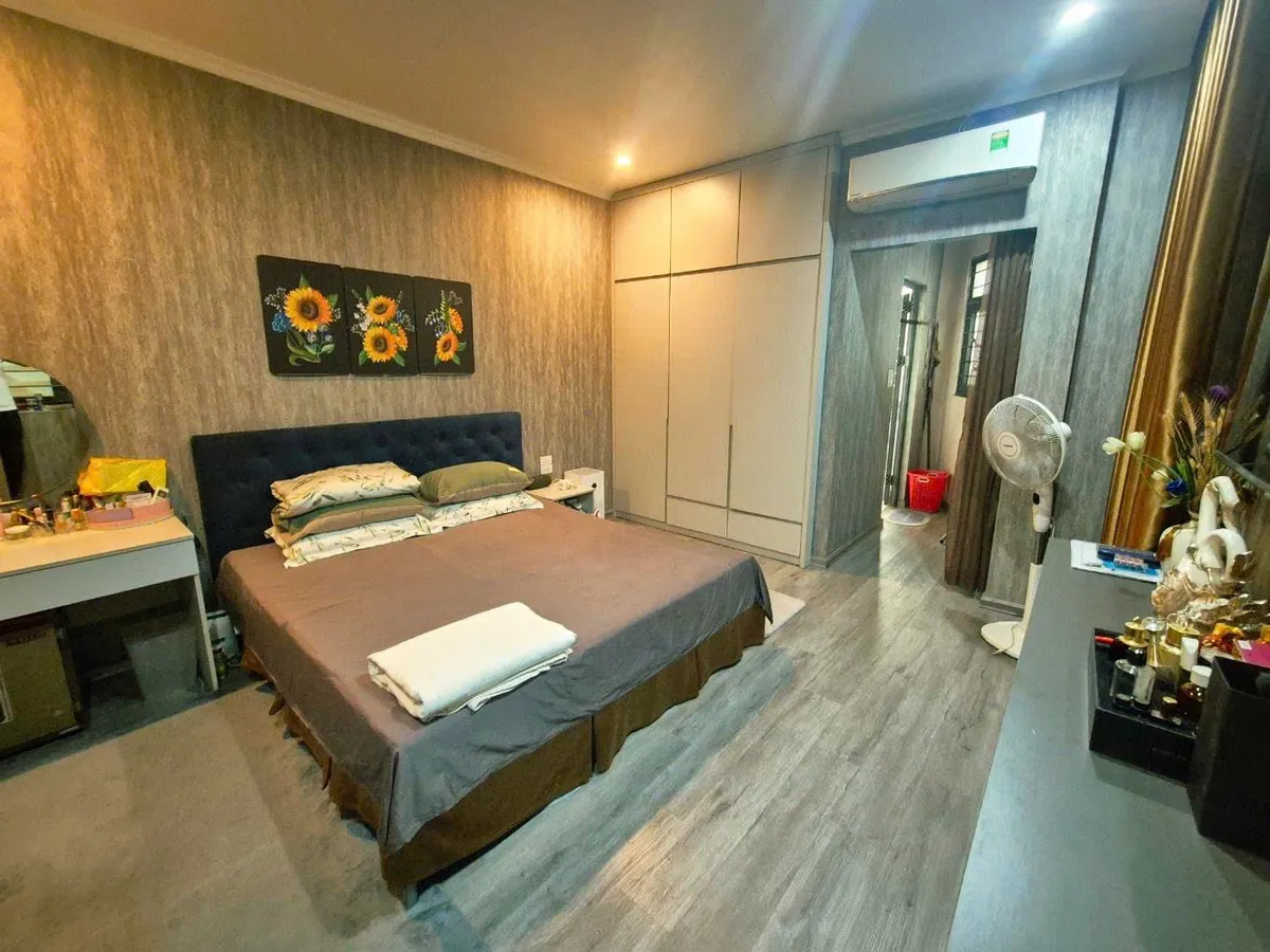 Bán nhà Tây Sơn - Đống Đa vừa ở vừa cho thuê, DT 38m2, MT 8.5m2, giá 18 tỷ.