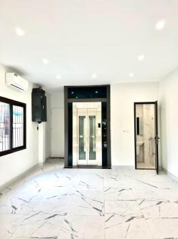Bán Nhà Mặt Phố Quận Hai Bà Trưng 35m7T Th/Máy MT4m Vỉa Hè 31 Tỷ Triệu Việt Vương.