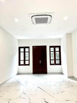 Bán Nhà Mặt Phố Quận Hai Bà Trưng 35m7T Th/Máy MT4m Vỉa Hè 31 Tỷ Triệu Việt Vương.