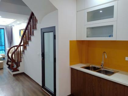 Bán nhà ngõ 33 Văn Cao, 30m2 x 4 tầng, lô góc, 7.2 tỷ