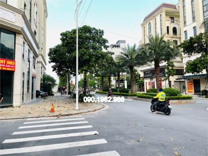 HOA HẬU 7 TẦNG THANG MÁY – VIEW HIM LAM – VỈA HÈ RỘNG – Ô TÔ TRÁNH