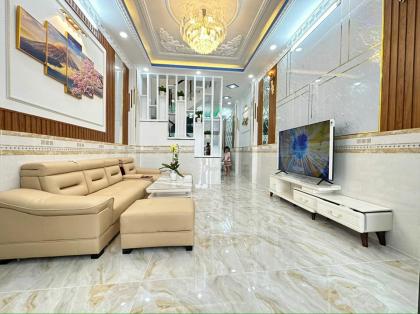 Ở NGAY! Bán Nhà Đẹp 4 Tầng Xe Hơi Thông Nguyễn Tri Phương, 61m2, 10 Tỷ