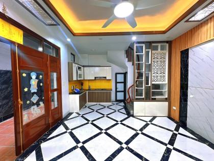 Bán nhà ngõ 218 Lạc Long Quân, diện tích 30m2 x 5 tầng,mặt tiền 6m, giá 7.6 tỷ.