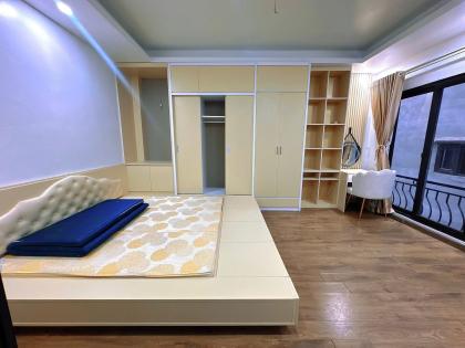 Bán nhà ngõ 218 Lạc Long Quân, diện tích 30m2 x 5 tầng,mặt tiền 6m, giá 7.6 tỷ.