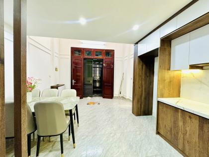 Bán nhà ngõ 612 Lạc Long Quân, diện tích 30m2 x 6 tầng,mặt tiền 3.8m, giá 9.5 tỷ