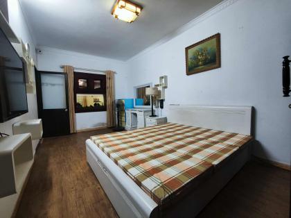 CHO THUÊ TẬP THỂ TẦNG 1 NGỌC KHÁNH, BA ĐÌNH, NHÀ ĐẸP FULL NỘI THẤT, SÂN VƯỜN, Ô TÔ ĐỖ CỬA NGÀY ĐÊM