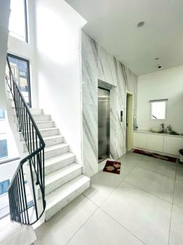 Bán nhà mặt phố Hai Bà Trưng, 70m2 x 7 tầng, thang máy, 30 tỷ