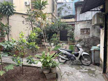 Bán Nhà Quận Tấy Hồ 308m2 Cấp 4 Ô Tô Đỗ Cửa Phù Hợp Xây 8T CHDV 61,5 Tỷ Lạc Long Quân.