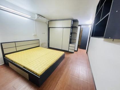 Bán căn hộ tập thể phố Cát Linh, Đống Đa, nhà thoáng, ngõ thông, ô tô đỗ ngay cạnh, sổ đỏ lớn