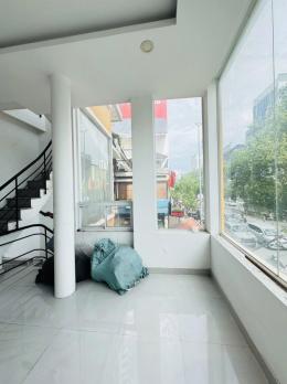 Bán nhà Mặt tiền Nguyễn Văn Trỗi - gần Hoàng Văn Thụ, 8x5m, 3 Tầng - 2PN, chào 14,9 tỷ.