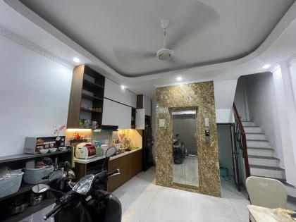 Bán nhà Trường Chinh, Đống Đa, 7 tầng thang máy, mặt tiền rộng, 10m ra phố