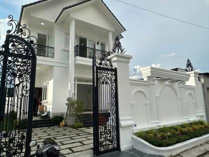 BIỆT THỰ SIÊU ĐẸP (10x22) ĐƯỜNG 10M SONG HÀNH, HÓC MÔN, VỊ TRÍ VIP